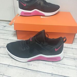 Nike Air Max Bella TR 5 Running Shoes Women's SZ 11 Black Rush Pink DD9285-061.